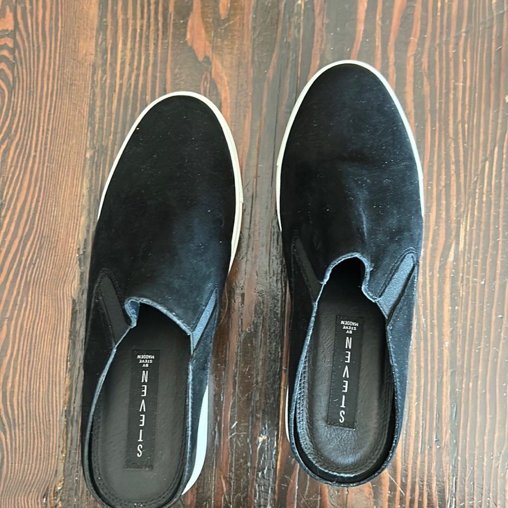 Brand new Steve Madden suede sneaker mules